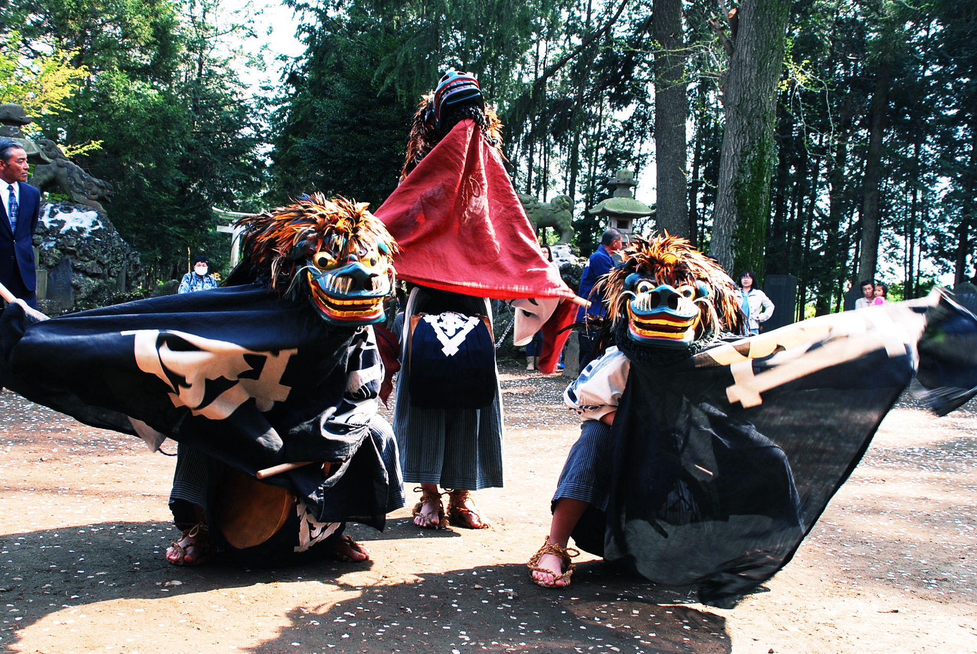 ibaraki-Tsukazaki_Lion_Dance-m.jpg